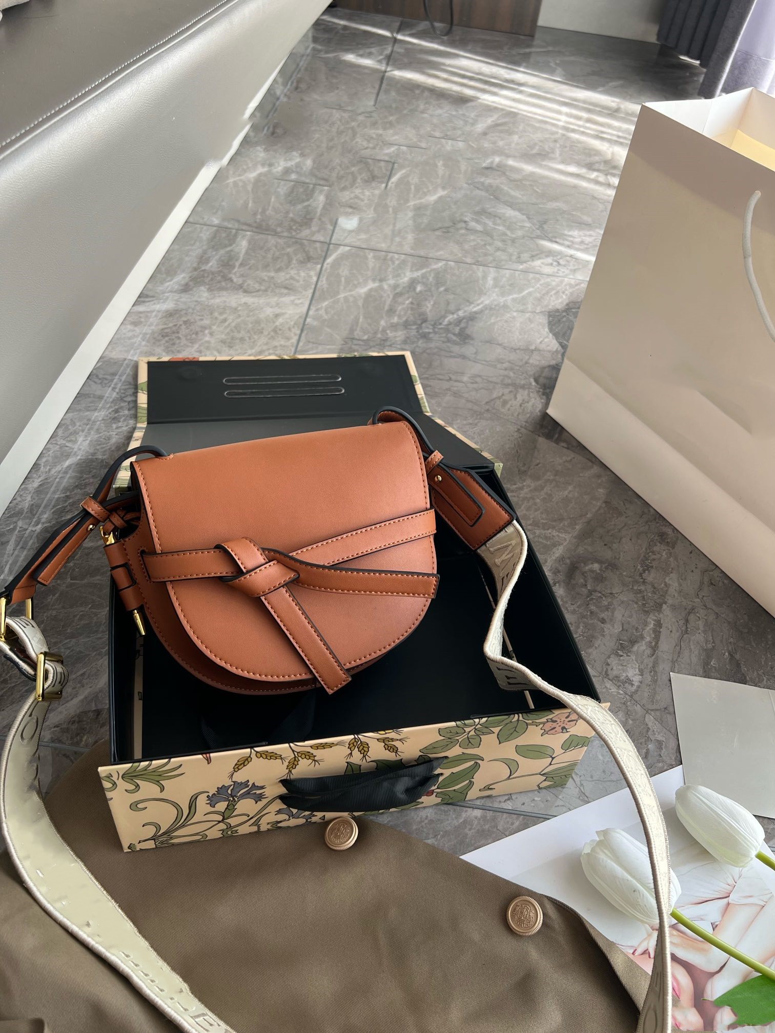 

Luxury classic horseshoe bag brand designer bag Alphabet knitted Wide strap women's Single shoulder bag pure leather crossbody bag fashion casual bag, Customize