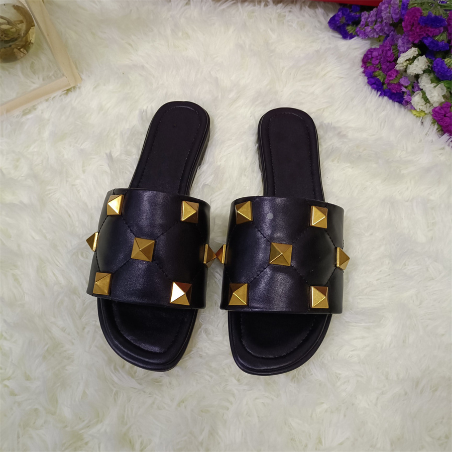 

Designer Women's Valentinoity Beach Shoes Roman Flat Sandals Stud Quilted Sheepskin Slipper Style Woman Pool Slides Summer Indoor Outdoor HL13