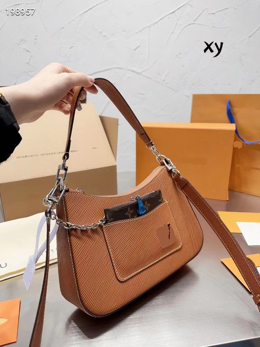 

2023Designer Bags Fashion Handbags Totes Genuine Leather Classic Leather Bamboo Handle Square Capacity Large Removable Straps Travel Grace Bags Purses, White