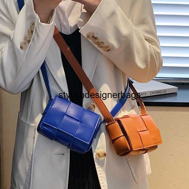 

2023 Weave Handbag Cassette Leather Flap Pack Women Small Shoulder Purse Hasp Bags Chest Ladies Waist Pack Brand 022623H, Blue