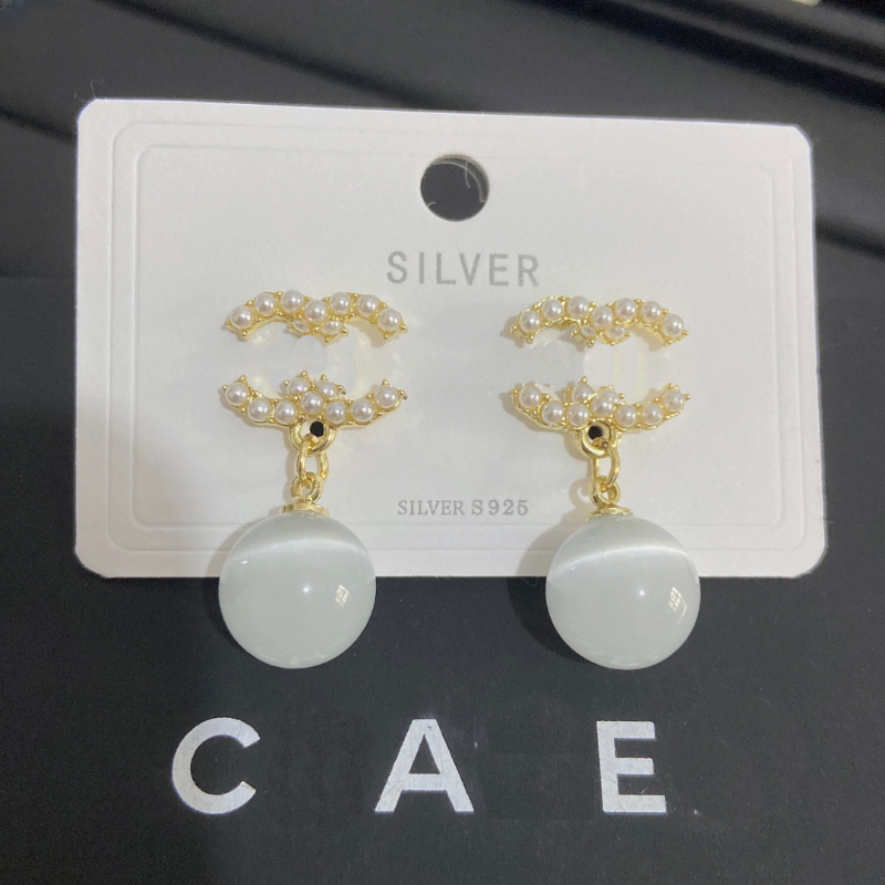 

Luxury Pearl Dangle Earrings Designer 18K Gold Jewelry Earrings Fashion Wedding Party Women Love Earrings Romantic Style Jewelry Wholesale