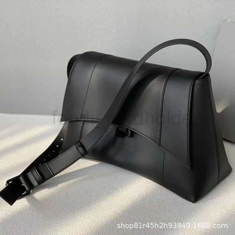 

Designer B bag Classic le cagole Motorcycle Women High quality Hourglass bags Shoulder Handheld Straddle Crossbody Fashion Balencaigaity UYUF, Black5