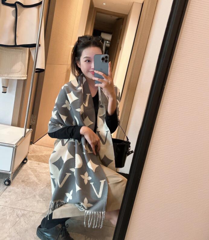 

2023 Wool Scarves Winter Luxury Cashmere Scarf Men Women High End Designer Classic Oversized Big Letter pattern Pashmina shawl neckerchiefs New Gift Long Wraps