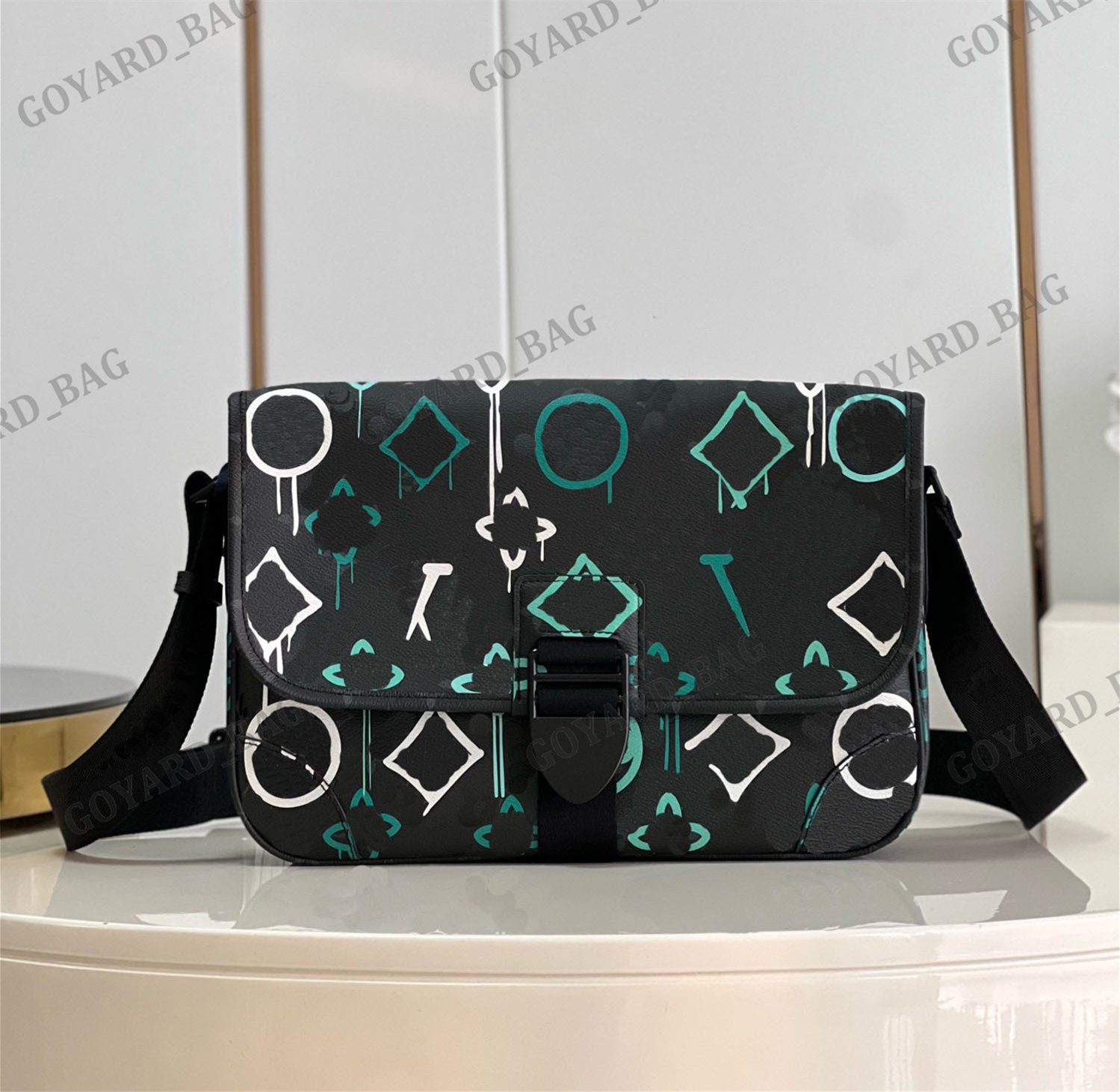 

Mens Archy Messenger Bag MM Luxurys Designer Graffiti CrossBody Laptop Bags with Jacquard Strap Shoulder Flap Cover Bags Monograms Flowers Satchel Bag Man M21394, Aa