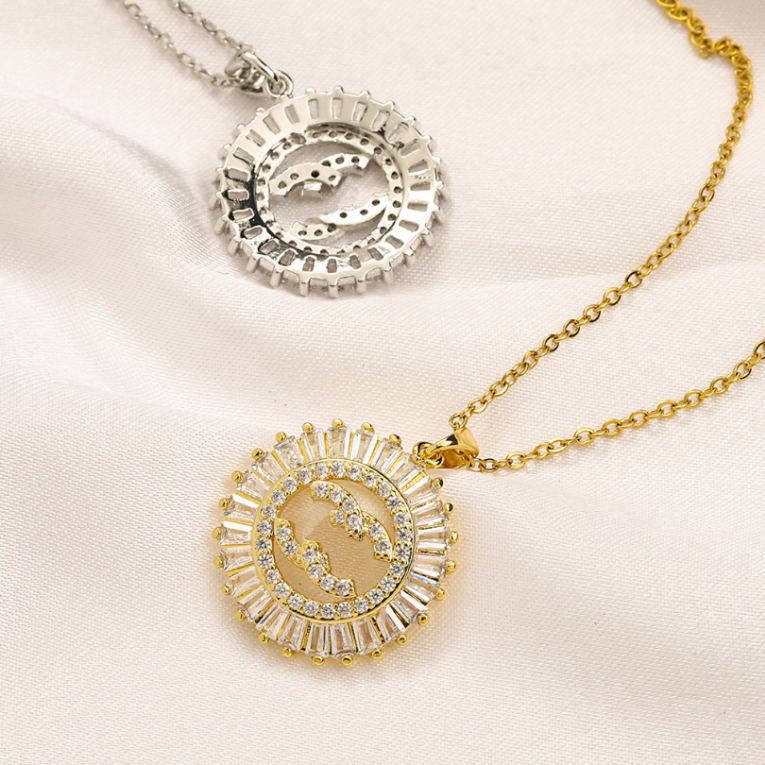 

18K Gold Diamond Choker Necklace Women Love Jewelry Letter Necklaces Designer Brand Choker Wedding Party Gift Love Necklace Spring New Jewelry Wholesale