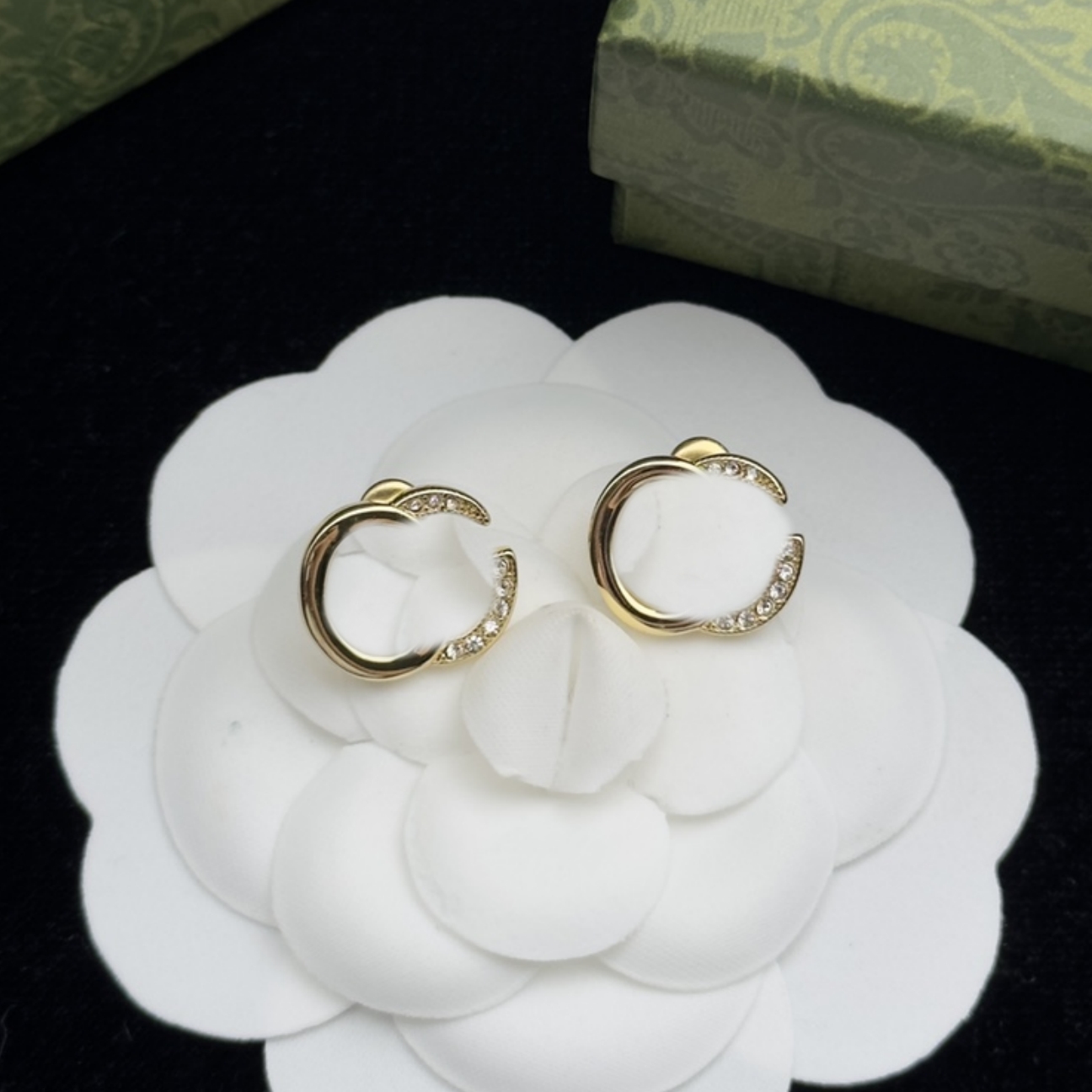 Design earrings, pendants, high-quality jewelry, luxurious earrings, Valentine&#039;s Day, New Year gift box, jewelry set-image-923231616