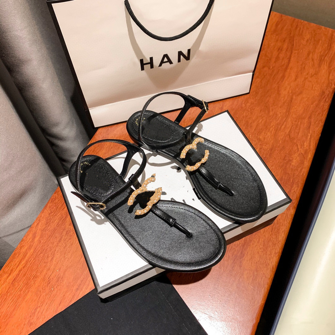 

2023 New High Quality Designer Ladies Sandals New Thong Flat Roman Buckle Beach Slippers Breathable Lightweight Casual Women's Shoes, Red