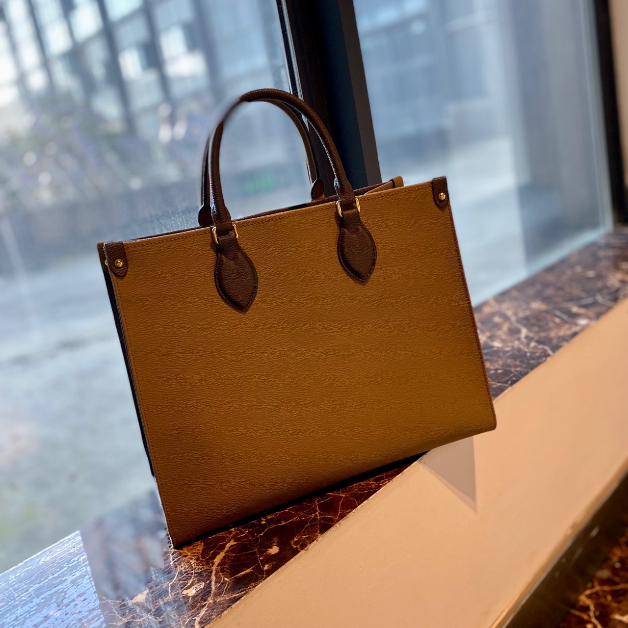 

AAA M45321 fashion onthego designer bag louiseitys luxurys shoulder bag tote bags for woman handbags black/beige dinner bag designer handbag large capacity handbag, White embossed