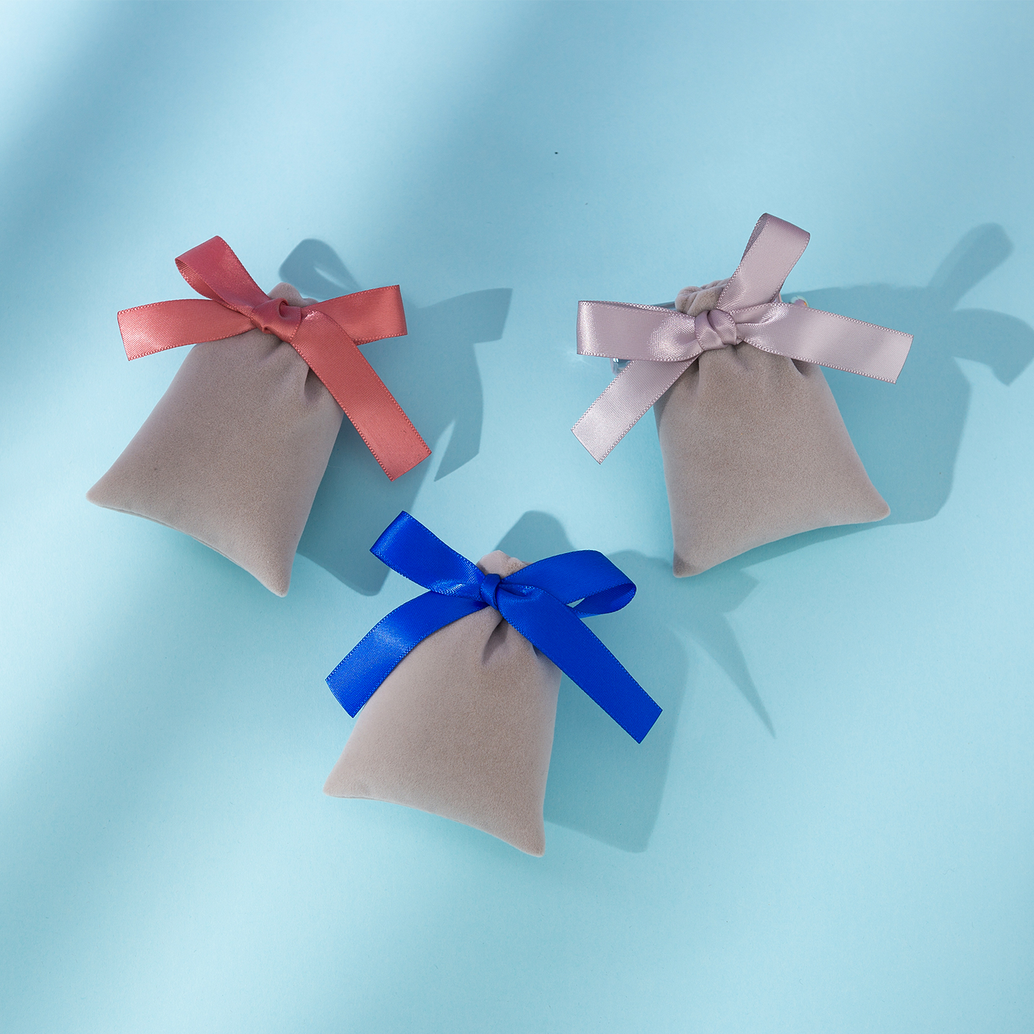 

Grey Velvet Wedding Favor Bag Party Candy Gift Bags Jewelry Drawstring Pouch Bag Sheer Favor Bags with Drawstring for Packaging 50pcs/lot