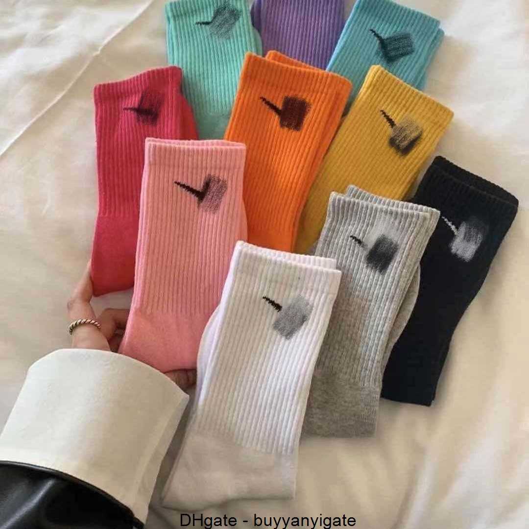 

Gray Mens and Womens Fashion Short Socks designer Four Seasons Ankle lovers Wholesale Women Casual socks womans 100% cotton check mark Stockings