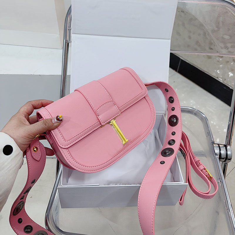 

Bag Versatile Shoulder Elegant Luxury Classic Leather Bag Hand Carry Bags Letter Designer Purse Bag Women Designed Belt Handle Handbag Cross Body Luxury Totes 22 cm, 4#22cm