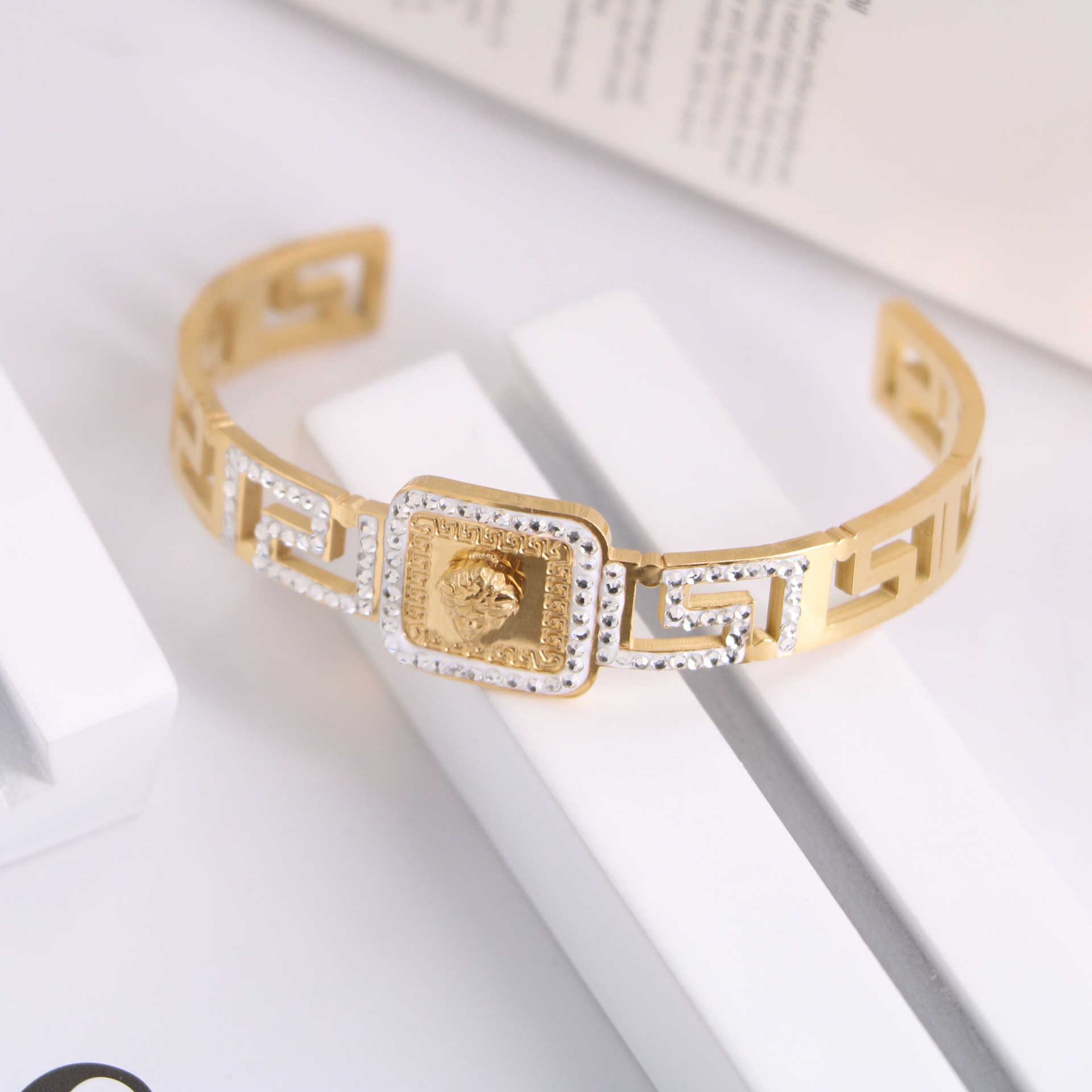 

Titanium Steel 18k Gold F Family 3D Beauty Head Mud Diamond Great Wall Pattern Open Bracelet