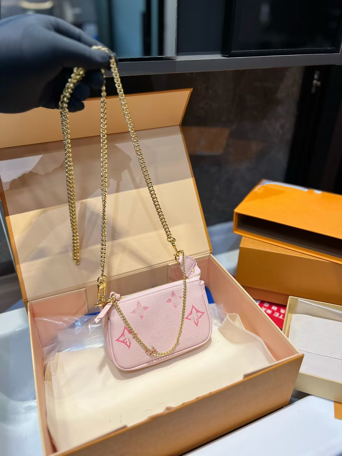 

23ss Womens Classic Designer bag Mini bag zip gold chain Bags ls Real Leather Crossbody Tiny Cosmetic Case Handbags wallet vs Luxuries bag