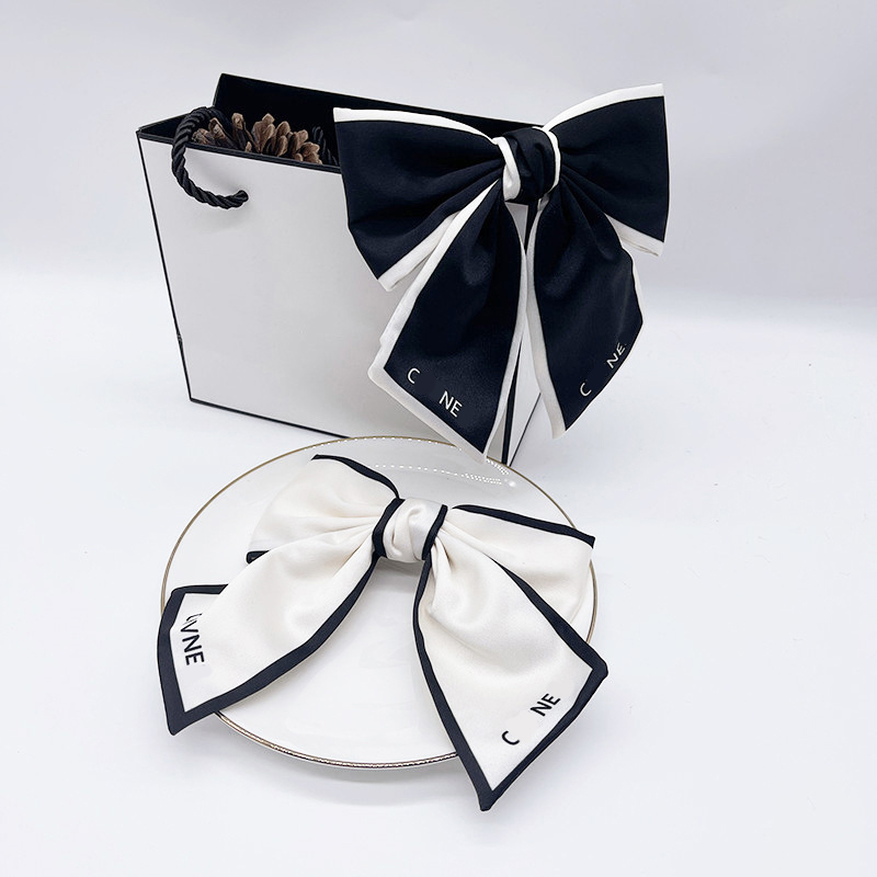 

Designer Letter Bow Hair Clip Barrette Elegant Fashion For Girls Inverted Triangle Hair Claw Fashion Hairpin High Quality Hair Accessory