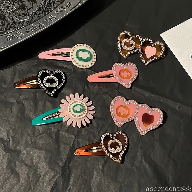 Luxury Brand G letter Designer Colored hair clip For Women Elegant Love Heart Barrettes Fashion Women Jewelry Hair Accessories