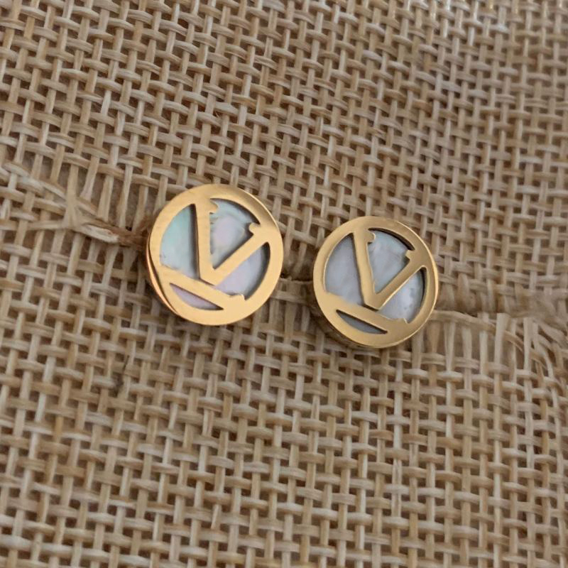 

Luxury Style Women Designer Studs Cute Size White Shell Love Titanium Steel Fashion Couple Earrings
