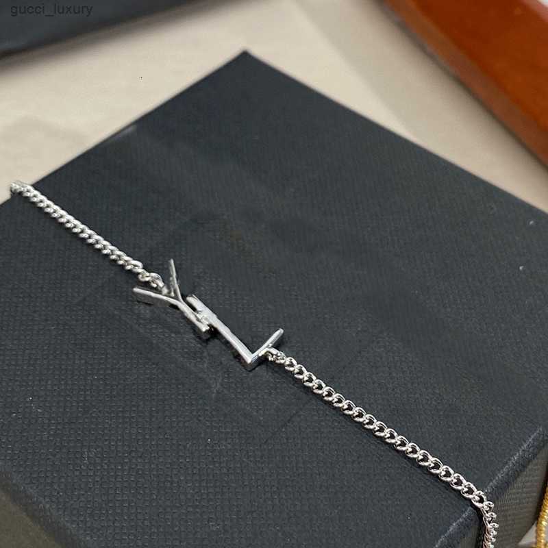 

Designer Silver Bangle Luxurys Designers Letter Bracelet Women Hoop Love Bracelets