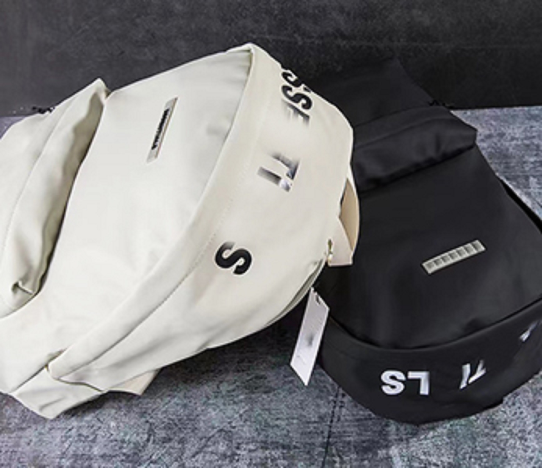 

Luxury Designer Mens Tapestry Backpacks Designer Travel Shoulder Bag for Women Backpack Bags Christopher Schoolbag Crossbody Purse, White