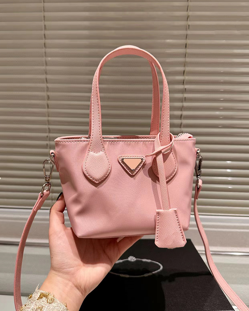 

Pink Shoulder Bags Bucket Totes Crossbody Bags Fashion Woman Designer Cross Body Nylon High-quality Summer Mini Bag Pendant Decoration 2005