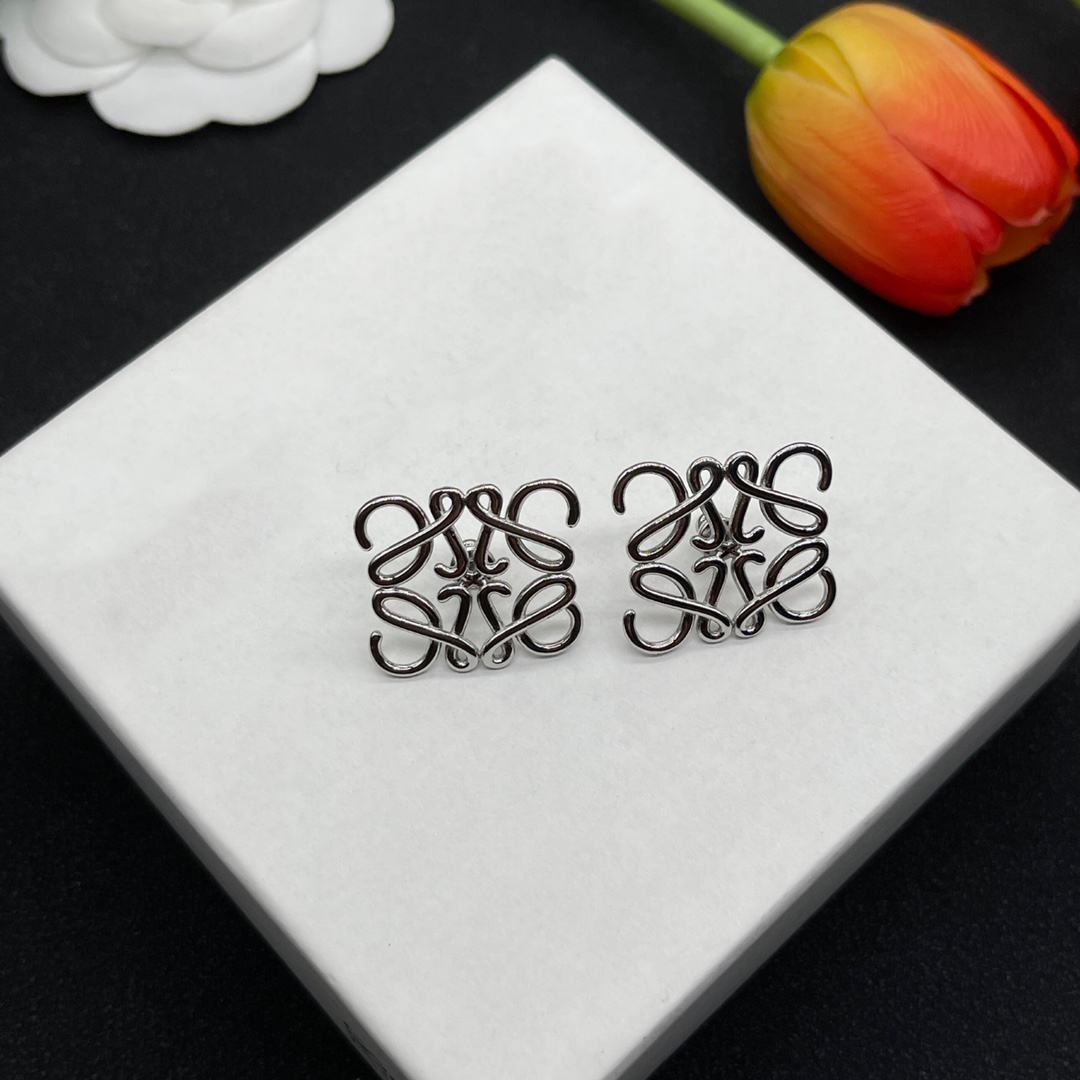 

Heavy duty openwork geometric line stud earrings, fashionable jewelry simple designer earrings for men and women metallic fine jewellery