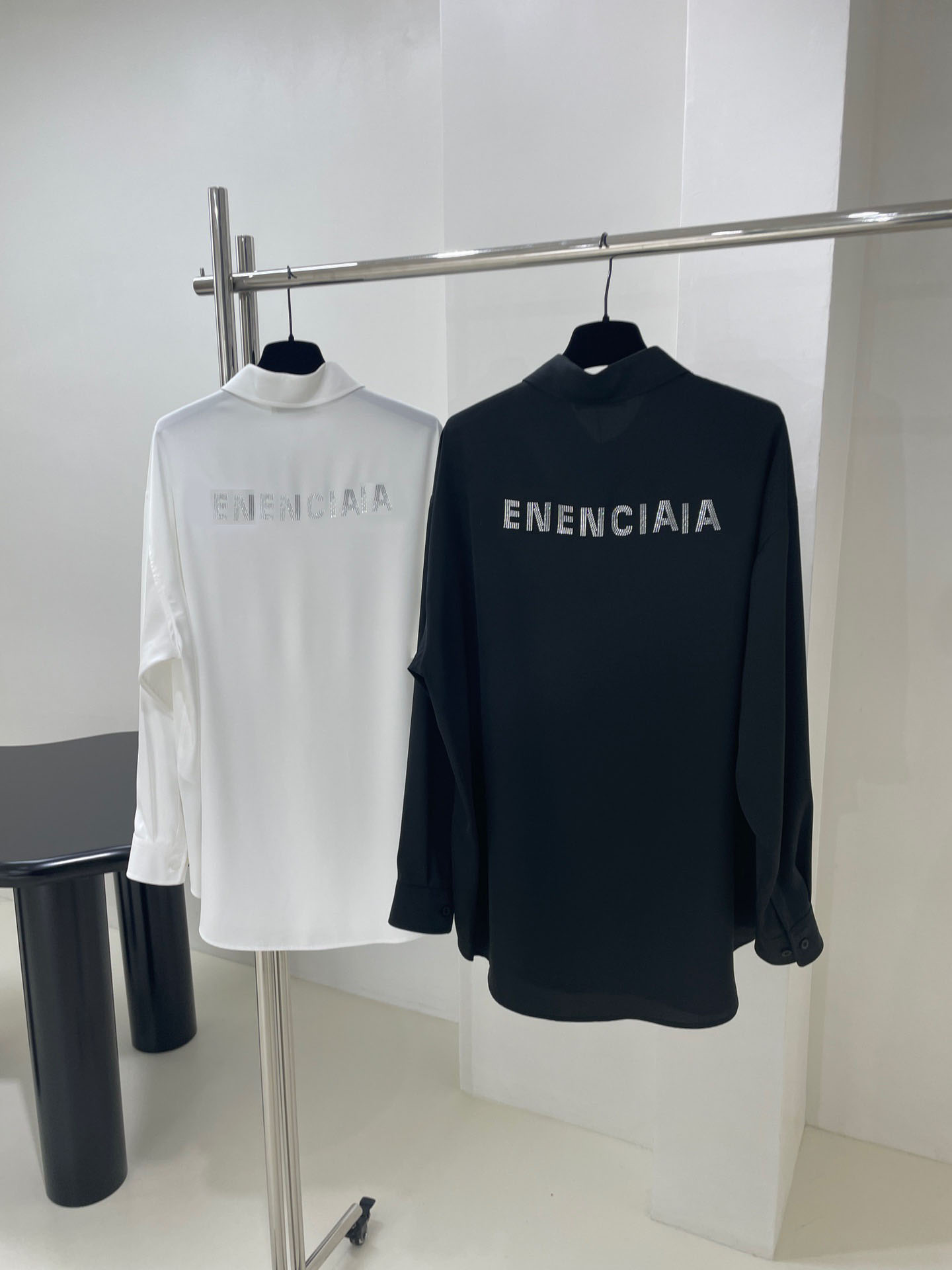 

2023 Runway Designer Women's Shirts letter Pattern Turn Down Collar Long Sleeve Solid Blouse Casual Button Up Design Shirts, White