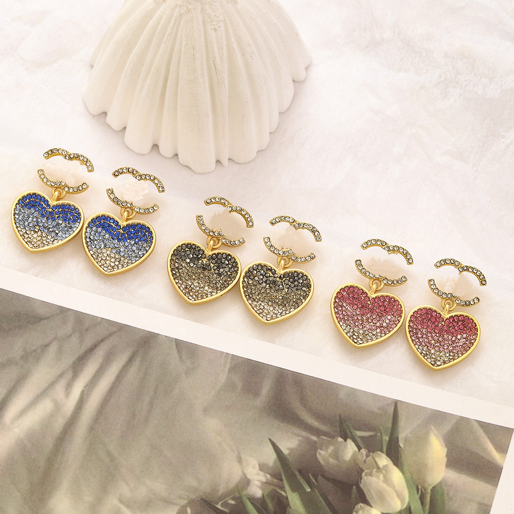 

Luxury Gift Love Heart shaped Earrings 2023 Women's Luxury Couple Earrings High Sense Wedding Party Jewelry Earrings Fashion 18K Gold Jewelry Wholesale