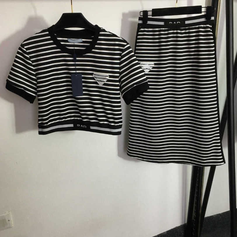 

23ss skirt set womens designer clothing shirt suit Round neck Ribbon splicing Letter striped Short sleeve T-shirt high waist half skirt sets womens clothing a1