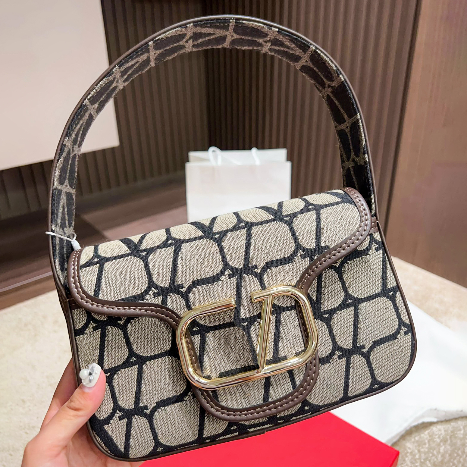Luxury Womens embroidery Leather nylon pochette underarm bag for Man top shoulder pink Designer tote fashion bag LOCO purse and handbag crossbody