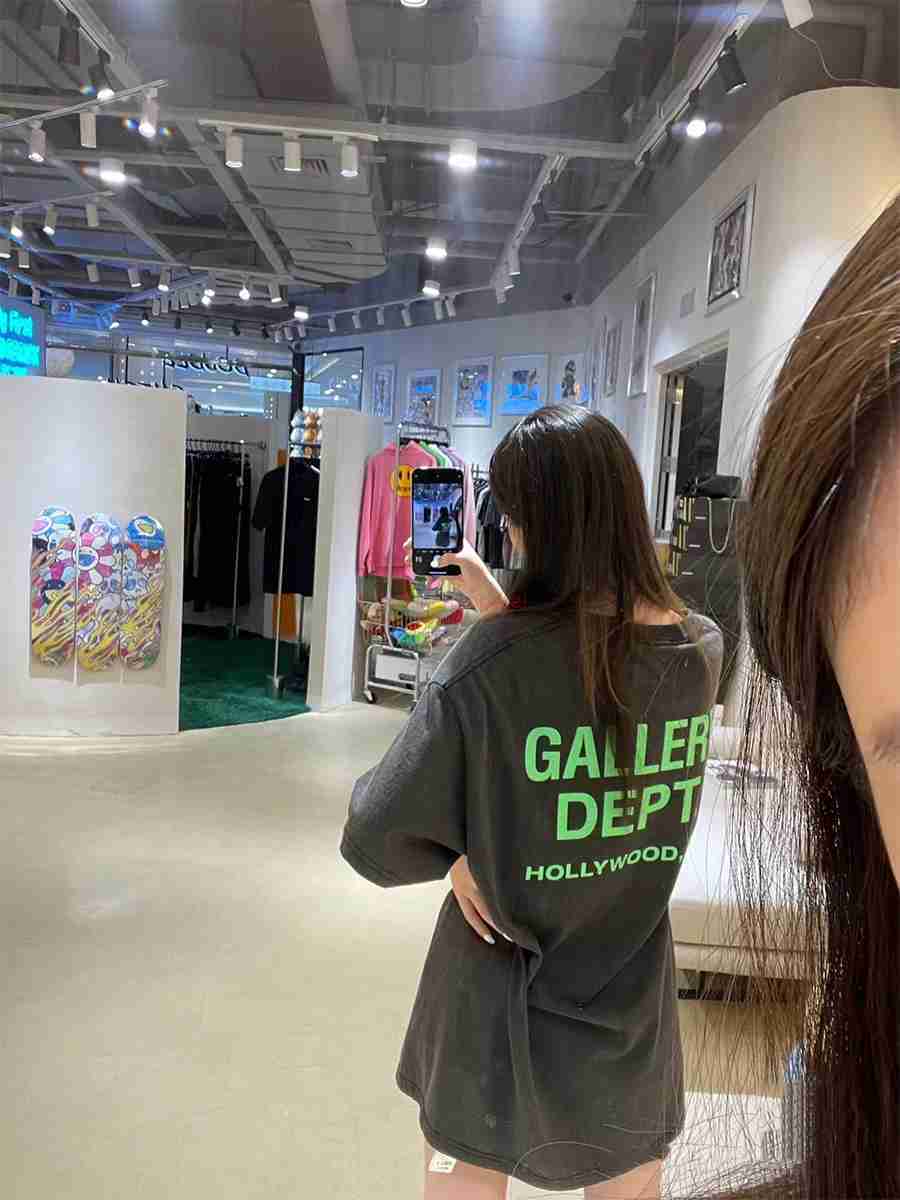 

Fashion Designer Clothing Galleryes Depts Tees Tshirt Printed Short-sleeved American Label Vintage High Street Loose Round Neck T-shirt Men Hip hop Streetwear, D21 white # ouyang nana same color print