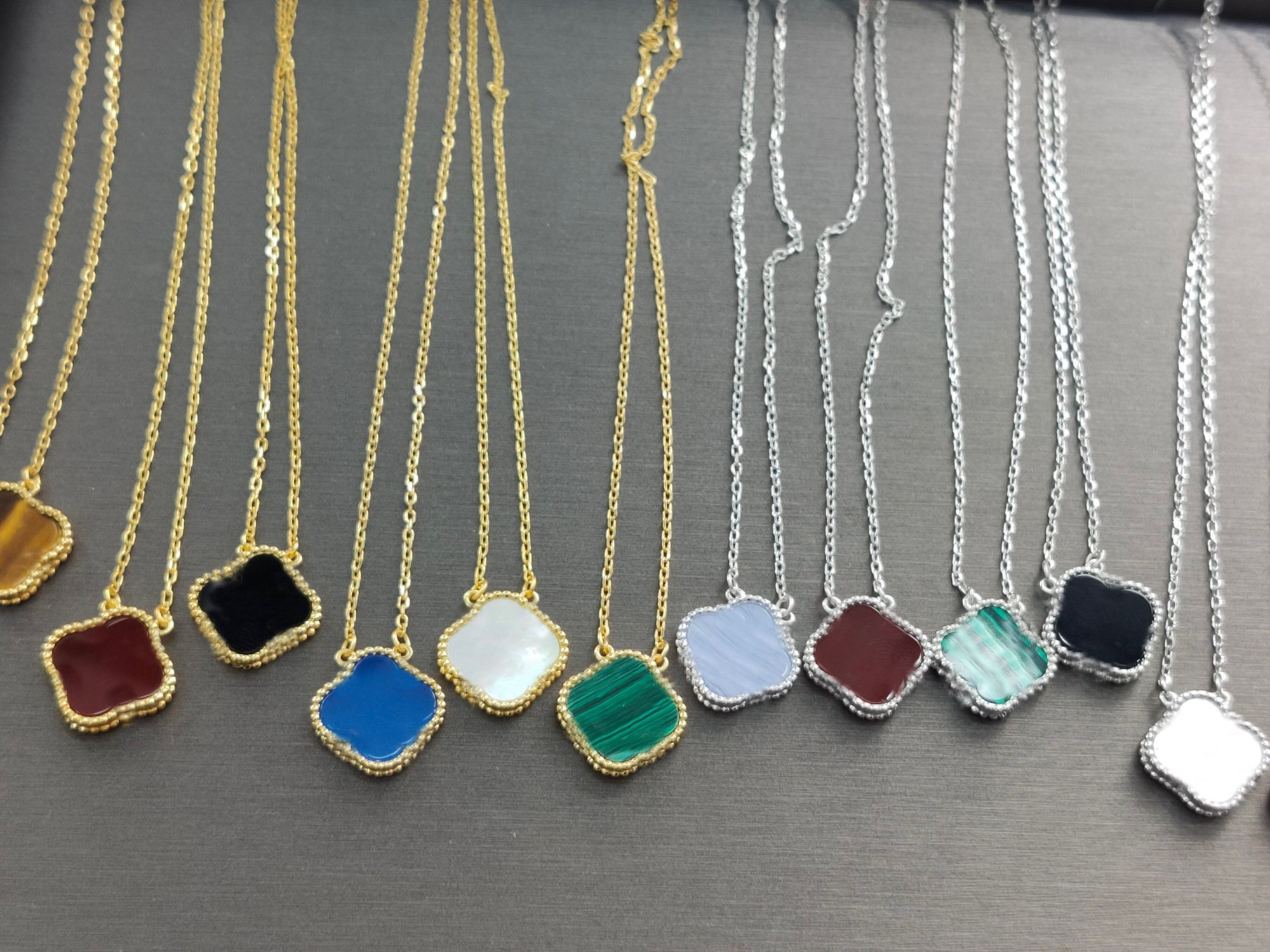 

Designer women's necklace four leaf High quality pendant Classic choker Steel jewelry Best gift