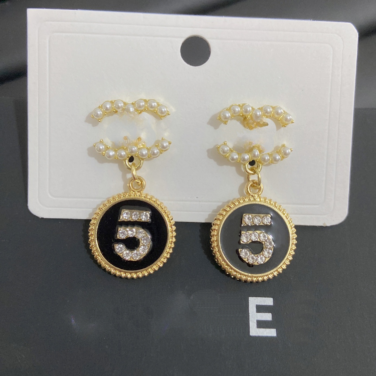 

Spring New Stud Earrings Designer Diamond Earrings 2023 Romantic Style Couple Family Gift dangle Letter Earrings Fashion Love Jewelry Wholesale