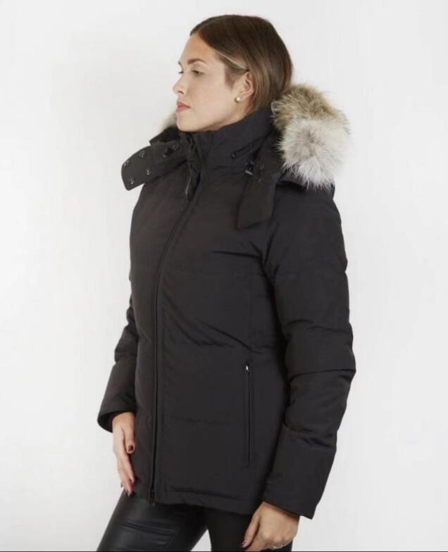 Women Puffer Down Jacket Femme Outdoor Jassen Outerwear Real Coyote Fur Parkas Designer Warm Hooded Windproof Waterproof Padded Thicken Coat Hiver D