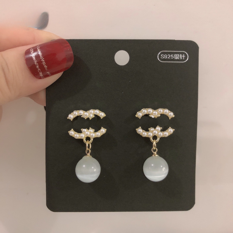 

Luxury Pearl Dangle Earrings Designer 18K Gold Jewelry Earrings Fashion Wedding Party Women Love Earrings Romantic Style Jewelry Wholesale