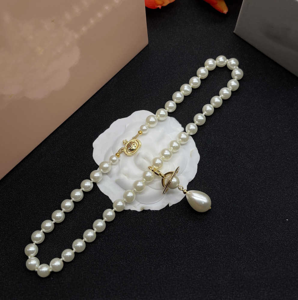 

Pendant Necklaces Designer Letter Vivian Chokers Luxury Women Fashion Jewelry Metal Pearl Necklace cjeweler Westwood with box 55ess