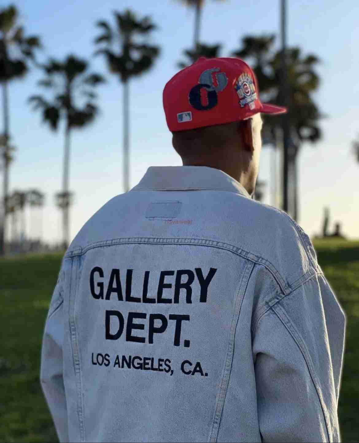 

Designer Clothing Fashion denim coats Galleryes Depts Los Angeles Limited Embroidery Washed Blue Damaged Denim Coat High Street Jacket Outwear Hip Hop Streetwear, Shipping fee