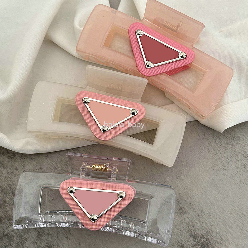 

Luxury Womens Designers Triangle Hair Clip For Women Girls Brand Letter Designer Barrettes Fashion Hair Claw Fashion Hairpin Hairclip