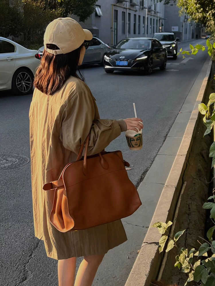 

The Row Women's Bag Margaux 15 Tote Bag One Shoulder Handbag Cowhide Large Capacity Document Commuter Bag, Black 15 plain grain cowhide