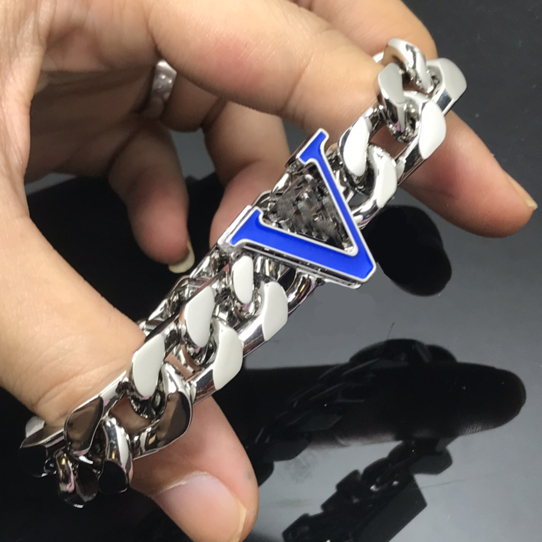 

Luxury Designer Cuba Bracelet mens Bracelet Fashionable and Versatile Twist Special Pattern Jewelry Silver Plated V letter Bracelet High Quality Wedding Gift