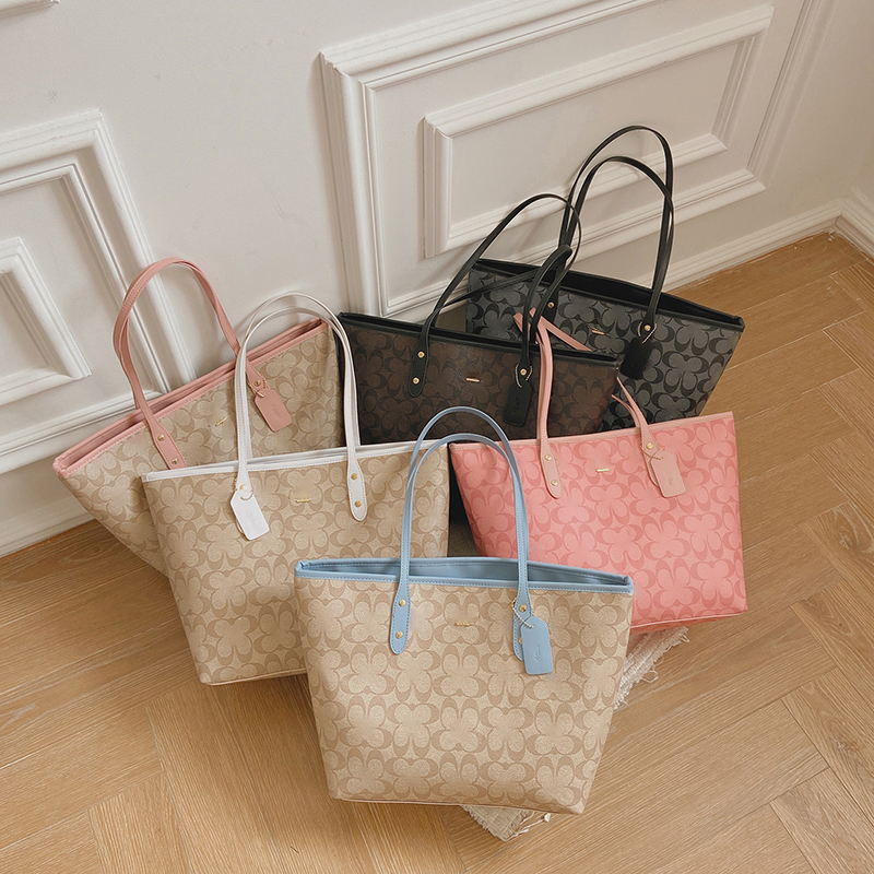 

luxurys womans chain tote bag Purses wallets women men card holder coch Designers handbags backpack crossbody bags new1