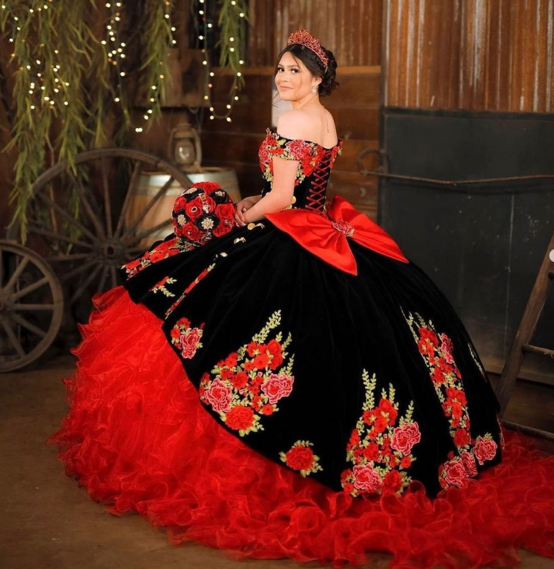 

Luxury Red With Black Quinceanera Dresses Vintage Tiered Ruffles Mexican Charro Xv Vestidos 15 Anos 2023 Big Bow Engagement Party Sweet 16 Birthday Wear Vintage
