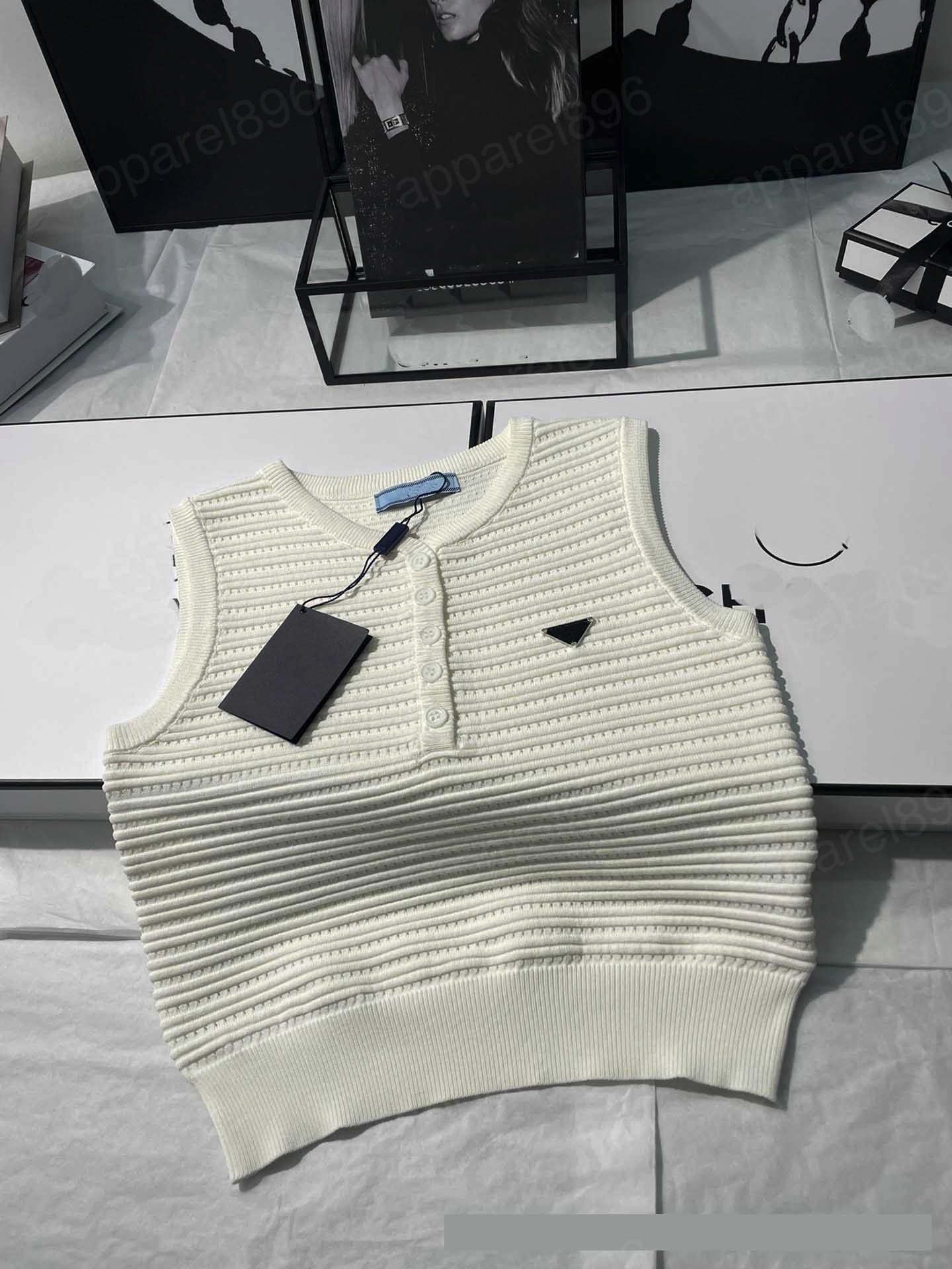 

PAA Womens Tanks Vest Fashion Classic Triangle Label Sleeveless Half cardigan button sleeveless vest buckle design chest triangle, With logo