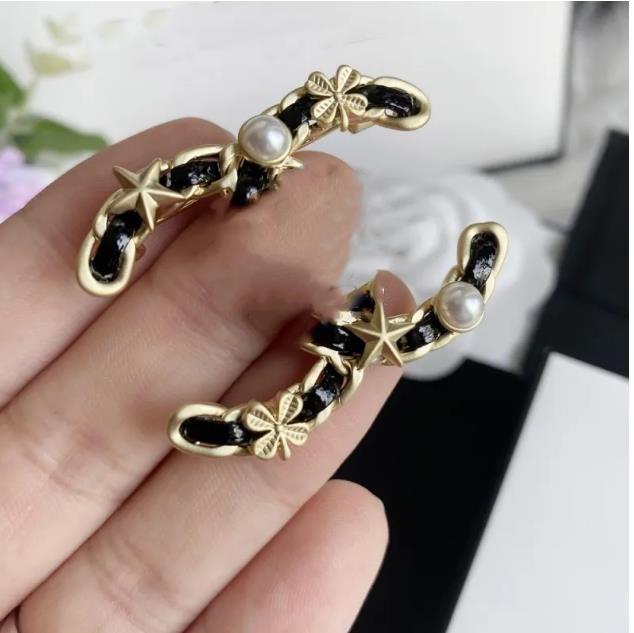 

20style Classical Brasses Brooches Designer Pins Brand Gold Letter Retro Pins Women Fashion Broche Large Beads Female Clothes Gift