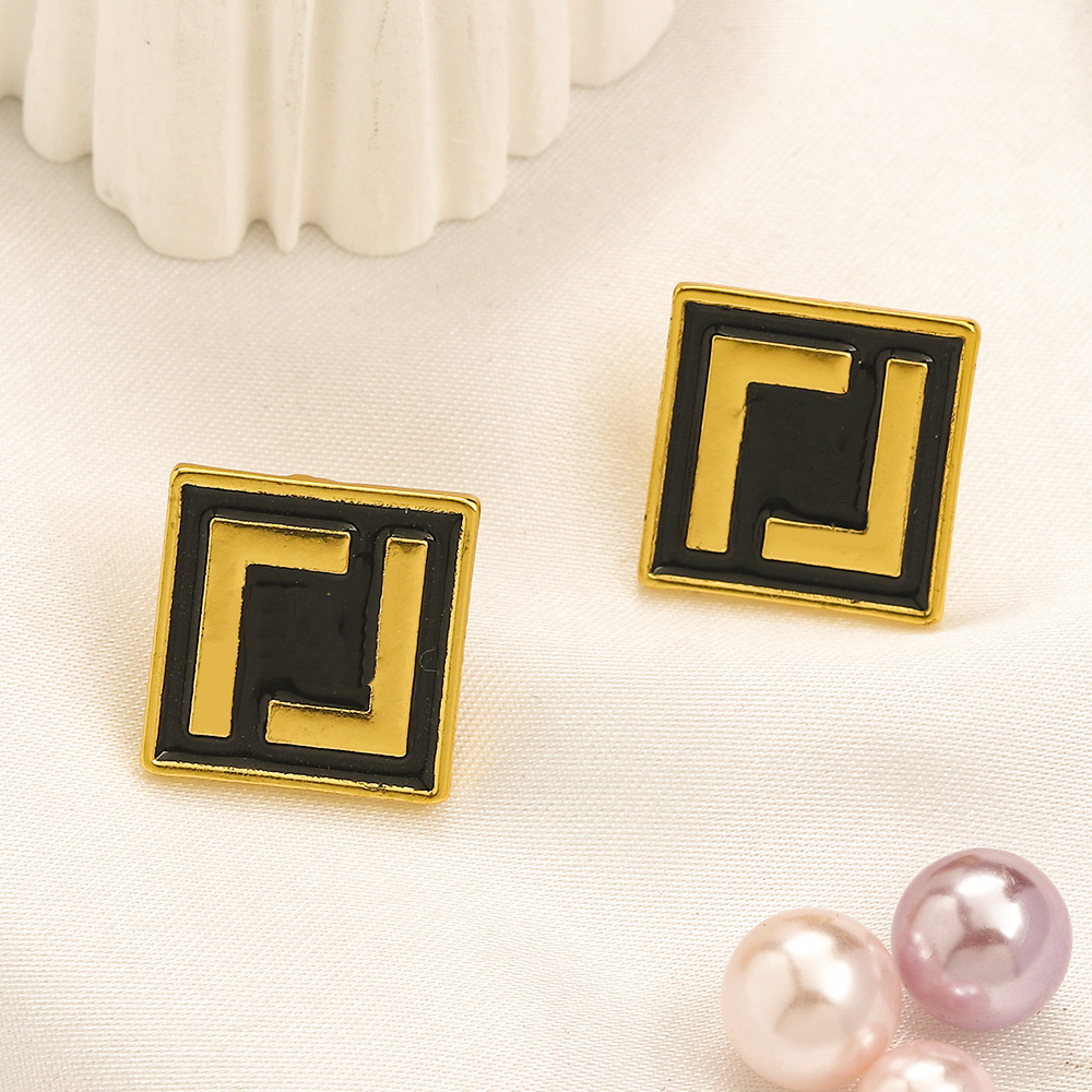 

2023 Womens Love Stud 18K Gold Earrings Charm Black Letter Square Earrings New Style Jewelry Wedding Party Stainless Steel Jewelry Wholesale