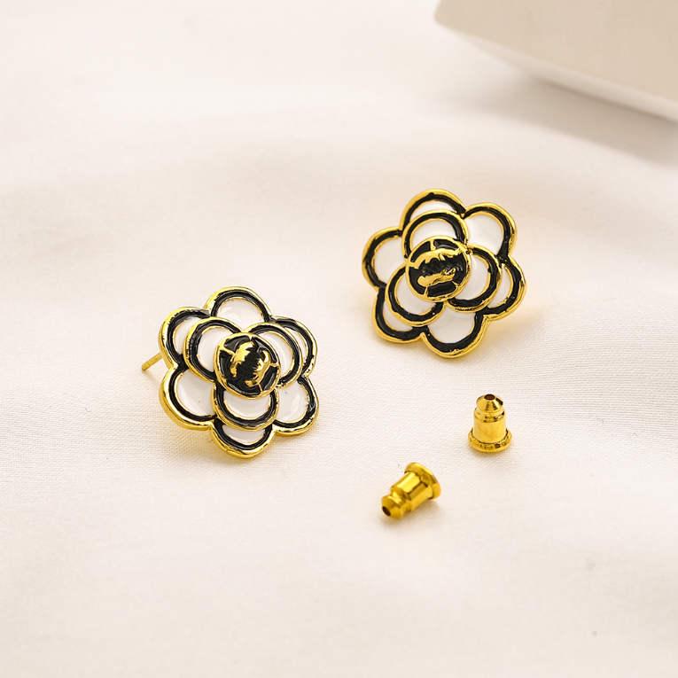 

Stud Earrings Luxury Gifts Charm Earrings 18K Gold Plated Black Flower Earrings for Women Designer Jewelry 2023 Wedding Love Stainless Steel Jewelry Wholesale