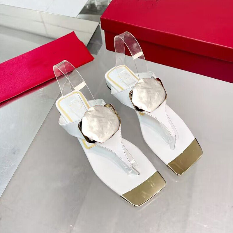 

Women summer beach sandals Fashion comfortable flat shoes Designer casual beautiful flip-flops