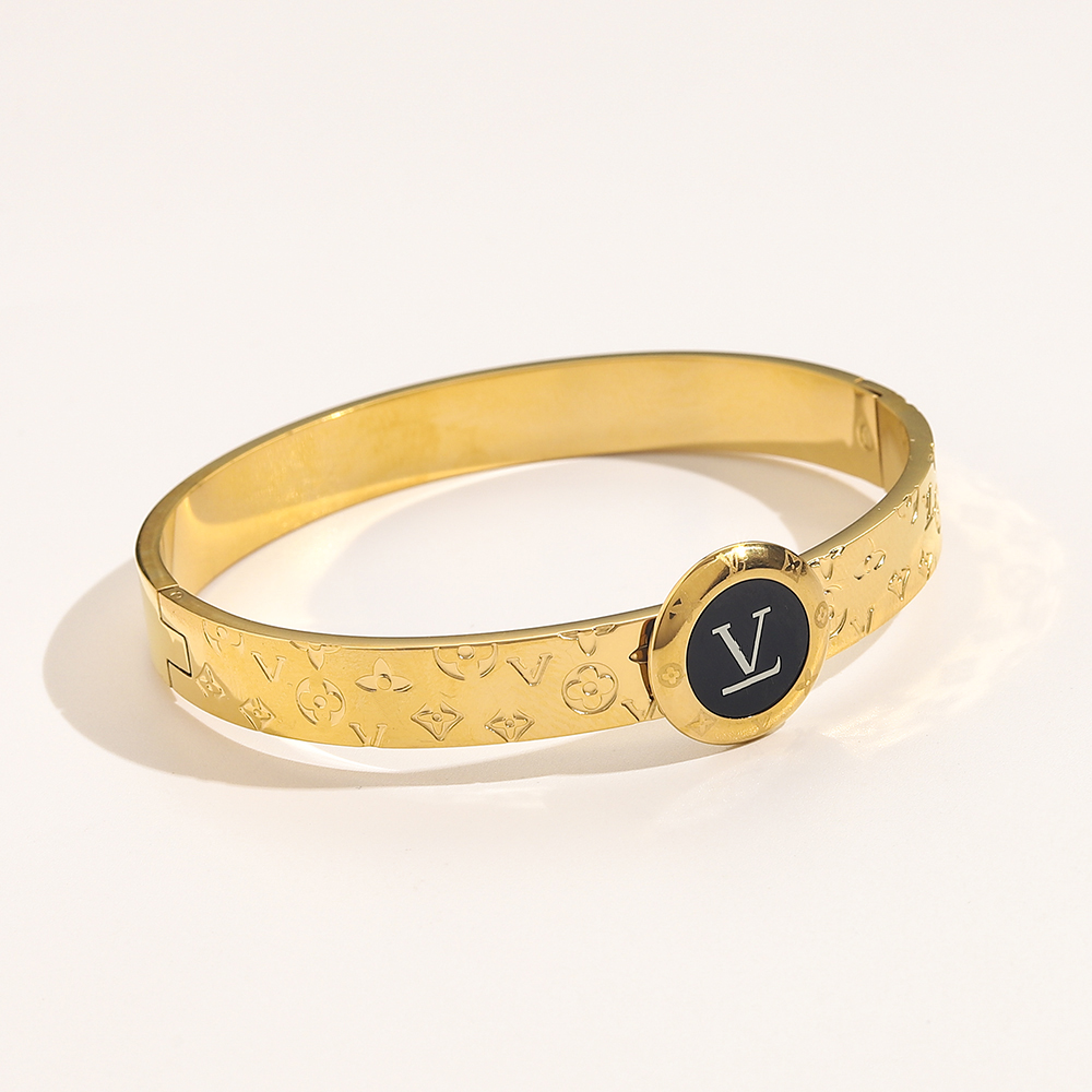 

18K Gold Plated Cuff Bangle 2023 Family Gift Letter Bracelet Designer Jewelry Stainless Steel Love Bracelet Wedding Party Jewelry Bangle Wholesale