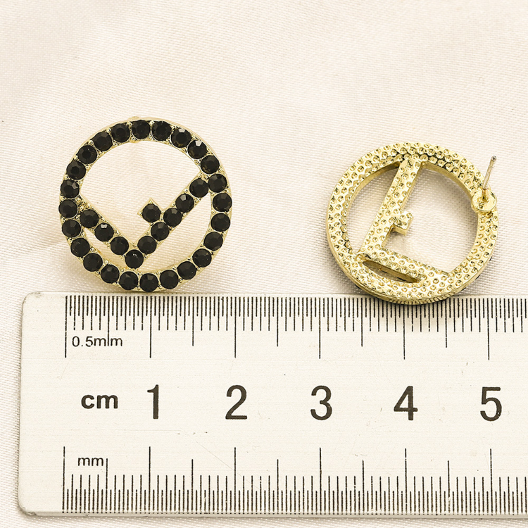

2023 Designer Stud Earrings Black Pearl Charm Earring New Style Jewelry Wedding Party Letter 18K Gold Plated Love Stainless Steel Jewelry Wholesale