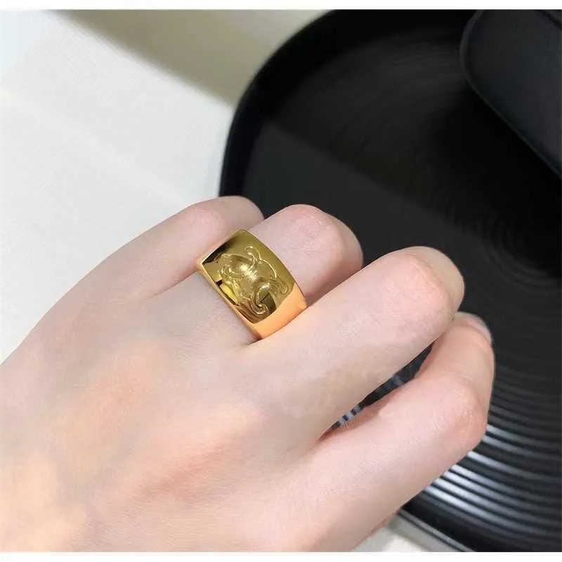 

Designer jewelry CE Arc de Triomphe Simple Heavy Crafted Smooth Face Ring French Court Style Versatile Wide Small Fragrant Couple