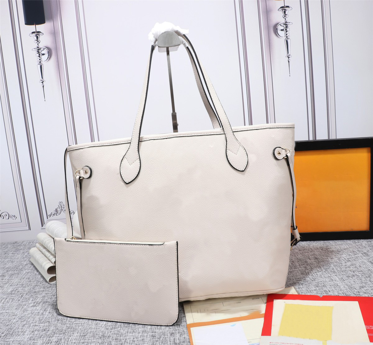 

High quality dustproof bag designer shoulder bag M45868, White