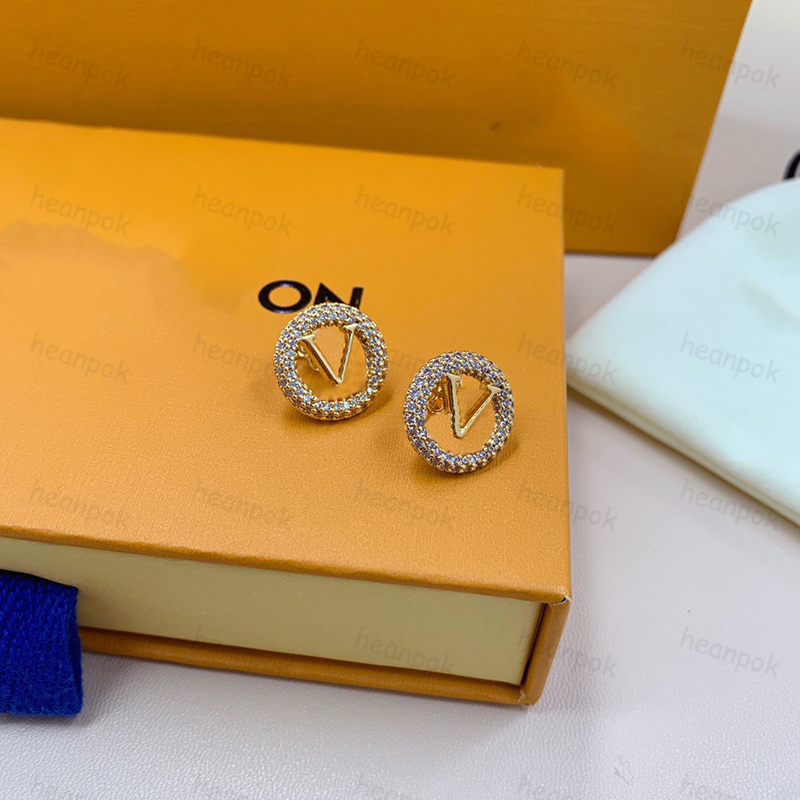 

Stylish Stud Earring Designer for women Luxury Designers Jewelry Men Letter V Earrings Classic gold Ear rings Wedding orecchini Accessories